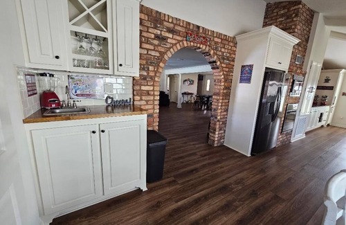 Lake Charles House | CAJUN OASIS 6br Retreat w/pool 3mi from Casinos and Interstate 210