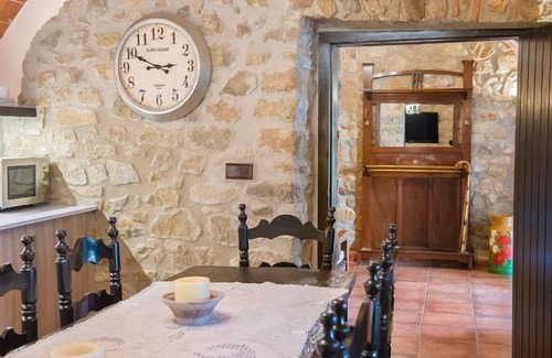 Capmany Cottage | CAL BISBE - Rural House with pool - calm and country tranquility.
