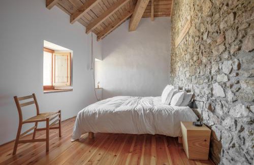 Montella House | Cal Calsot Casa Rural "Adults Only"