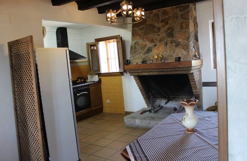 Artesa de Segre Cottage | Cal Camats Casa Rural 17 units