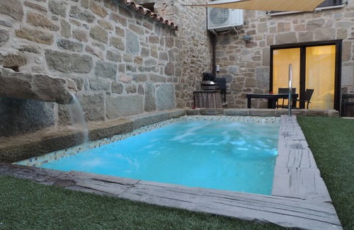 Osso de Sio Cottage | Cal Farris, Jacuzzi, Bed with movement, Tantric Armchair, Pool, .
