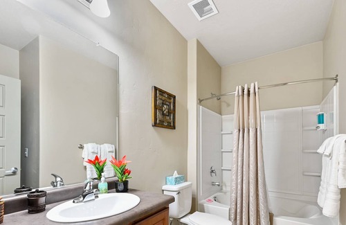 South Jordan Apartment | ★ Cal-King Suite ★ Fantastic View ★ Pool, Gym, Spa/Hot-Tub ★ Leisure or Business