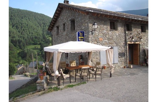 Fornells de la Muntanya Cottage | Cal Pastor. Double Room with Mountain View