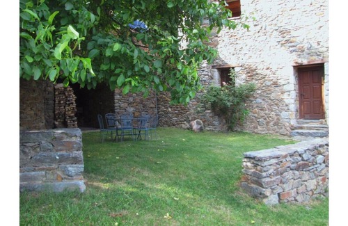 Fornells de la Muntanya Cottage | Cal Pastor. Double Room with Mountain View