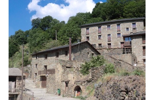 Fornells de la Muntanya Cottage | Cal Pastor. Double Room with Mountain View