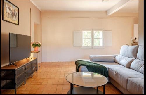Siurana Apartment | Cal Robusto, Apartament in Masía with horses