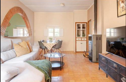 Siurana Apartment | Cal Robusto, Apartament in Masía with horses