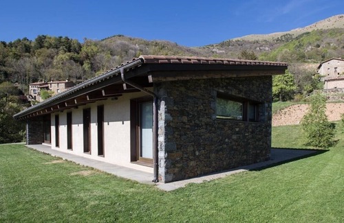 Bruguera House | Cal Sadurní, Casa de diseño en la falda de la montaña del Taga