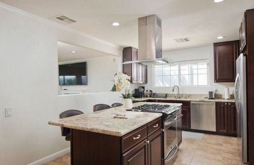 Calabasas House | calabasas Home With stunning Views, Pool, and Jacuzzi