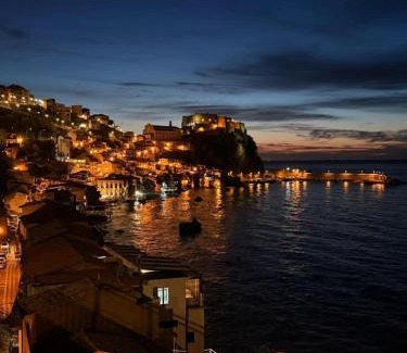 San Roberto House | CALABRIA COLLINA DI SCILLA CASALE OSTELLO1800 SELF SERVICE GIARDINO STANZE E APPARTAMENTI PER FAMIGLIE COPPIE E SINGLE Melia Pzza S Gaetano 16