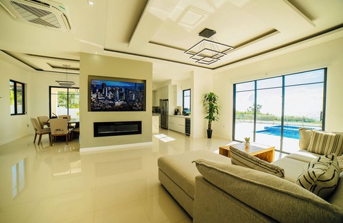 Belmont House | Calabura Villa - White House Modern Luxury Villa