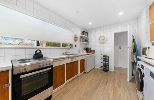 Waikanae Cottage | Calapso Cottage - Waikanae Beach Holiday Home