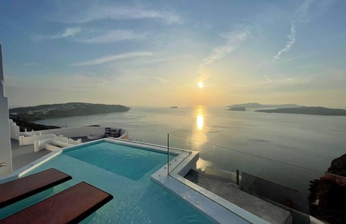 Megalochori Villa | Caldera View Private Villa with Private Pool/Heated Jacuzzi/Amazing Sunset