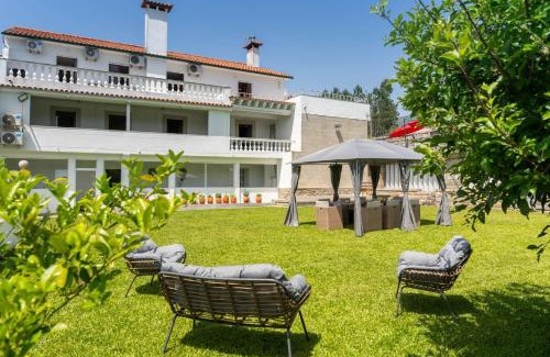 Cardielos House | Calejo House – Pool & Sports & Grill Retreat