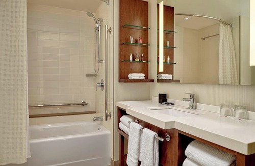 Calgary Hotel | Calgary Airport Marriott In-Terminal Hotel