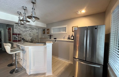 Southeast Calgary House | Calgary Lake House B&B