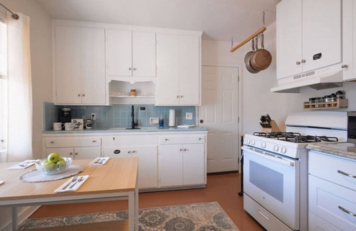 Blenman-Elm House | Cali 2BR Getaway – Firepit, Yard & Spring Charm