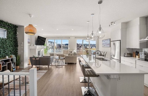 Sage Hill House | Cali King Bed » AC » Free Banff Pass » Netflix