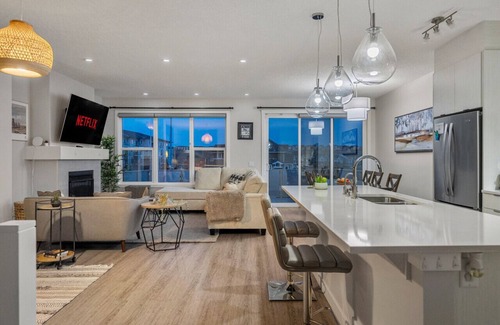 Sage Hill House | Cali King Bed » AC » Free Banff Pass » Netflix
