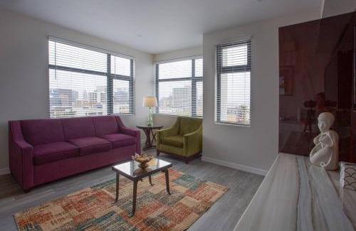 Bankers Hill Apartment | Cali King Size One Bedroom Luxurious Suite in DTSD