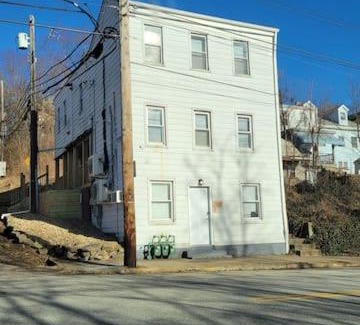 Marshall-Shadeland Apartment | California Ave - 2 BR - Home Away from Home!