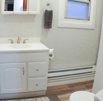 Marshall-Shadeland Apartment | California Ave - 2 BR - Home Away from Home!