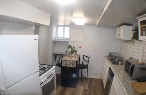 Marshall-Shadeland Apartment | California Ave Quarters - Modern 1BR - EZ Parking