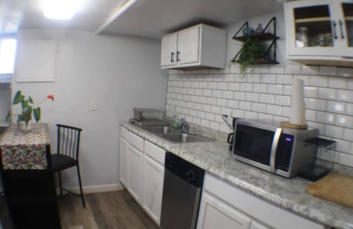 Marshall-Shadeland Apartment | California Ave Quarters - Modern 1BR - EZ Parking