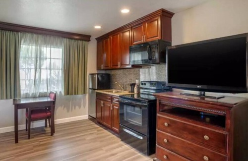 El Cajon House | California Baby! Non-stop fun! Relax, Recharge, Rejoice! Stay Happy!