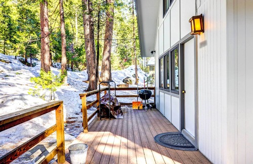 Cold Springs Cottage | California Cabin Rental - Hike, Ski, Boat!