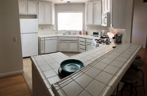 California City House | California City Tastefully Modern 4 Bd Vacation home