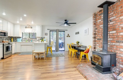 Nevada City Cottage | California Cottage w/ Kayaks & Deck, Walk to Lake!