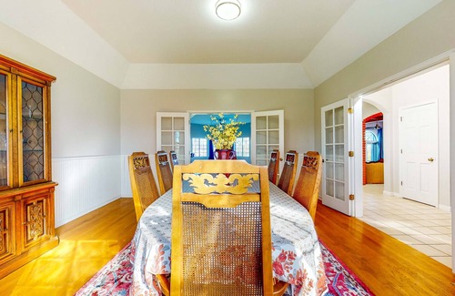 Brentwood House | California Countryside Estate - Pool, 22 Rooms