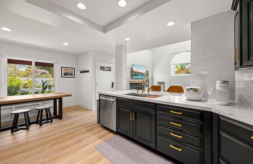 Mission Viejo House | California Dreaming: Chic Retreat in Orange County's Prime Location!
