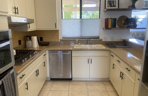 Rancho Mirage Condo | California Dreaming | Epic Views, 2 Ensuites & Space to Entertain – a Greenday property
