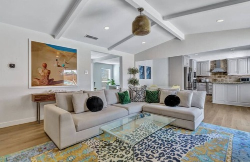 Richardson House | California Dreamin: Pool, Minigolf, and Grill