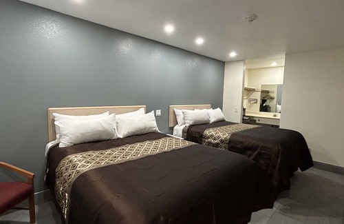 Victorville Hotel | California Inn & Suites Adelanto US 395