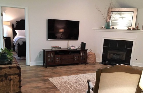 Augusta House | California-like backyard with Private Pool and Palm Trees for the 2020 Masters!