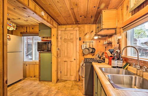 Long Barn Cabin | California Retreat w/Deck, Fire Pit & Grill!