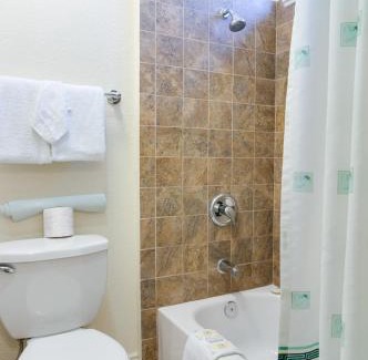 Clairemont Hotel | California Suites Hotel