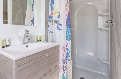 Highland Garden House | Calima: Casita Near Beach & Gym Access