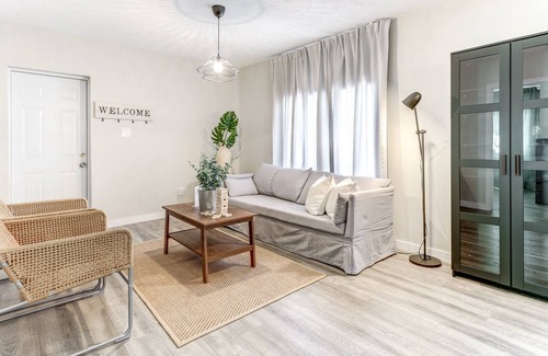 Highland Garden House | Calima: Casita Near Beach & Gym Access