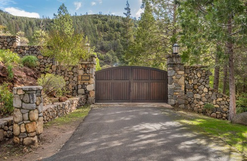 Middletown House | Calistoga Creek Side Mountain Estate