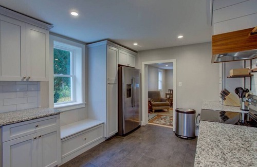 Salunga House | Calla Lily Farmhouse w/Creekview by Nook