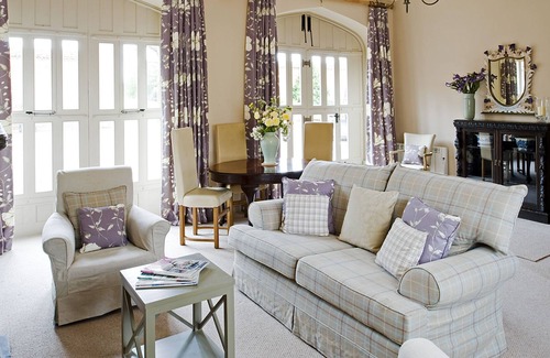 Whitchurch Cottage | Callander Cottage is a light and airy property with a calming colour palette.