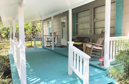 Murchison Cabin | Callender Lake Cabin near Canton Trade Days and Artsy Edom,TX