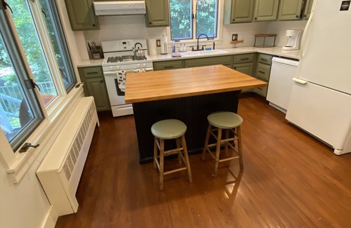 Hortonville House | Callicoon Creekside Farmhouse