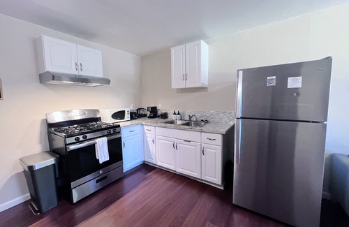 Grantville Cottage | Calligraphy guest suite w/private deck & entrance