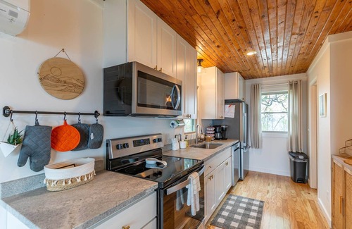 Apple Ridge House | Calling Me Home- Stunning views, hot tub, gameroom, close to Blowing Rock!