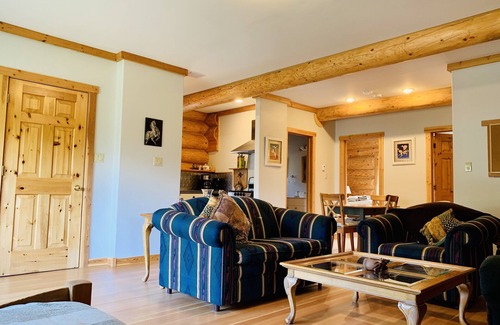 Golden Cabin | Callinghorse Lodge apartment